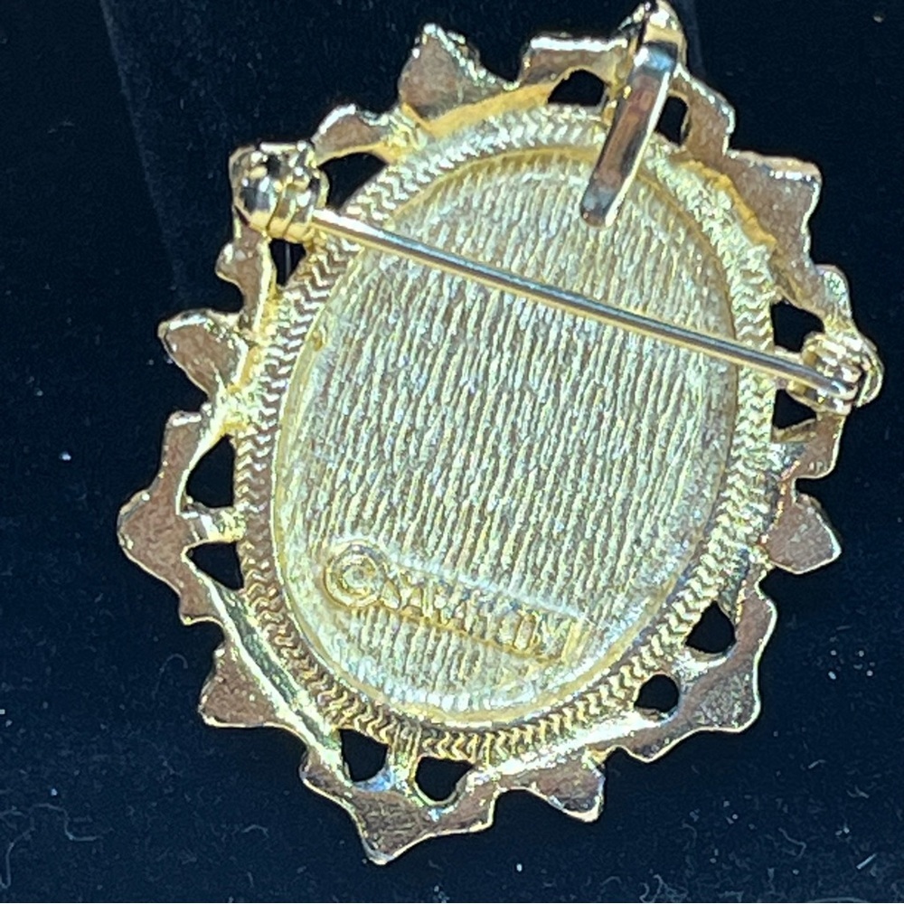 Sarah Coventry Mona Lisa Brooch Gold Tone Pearls Vintage Victorian Revival - Picture 4 of 5
